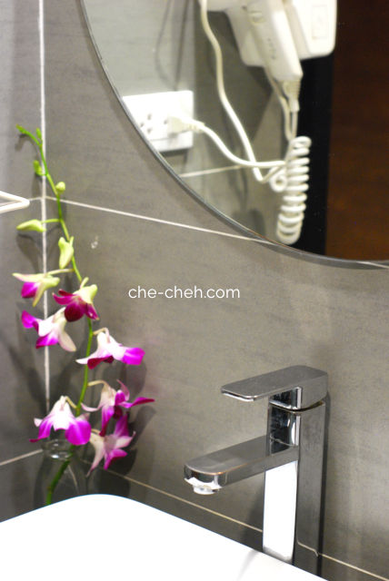Sink & Hair Dryer In Deluxe Double Room @ Hanoi Emerald Waters Hotel Trendy, Hanoi